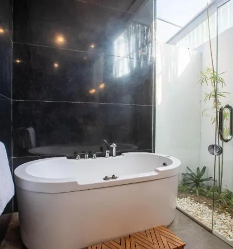 Villa Mahita Garden 3 Bedroom With Amazing View Jimbaran